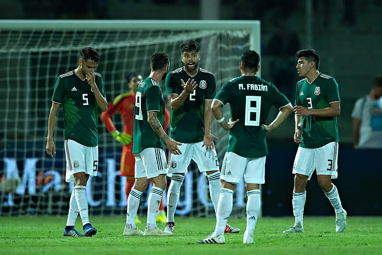 La selección mexicana cayó 2-0 en el estadio Mario Alberto Kempes de Córdoba, Argentina, en un juego amistoso donde dejó muchas dudas de su funcionamiento.