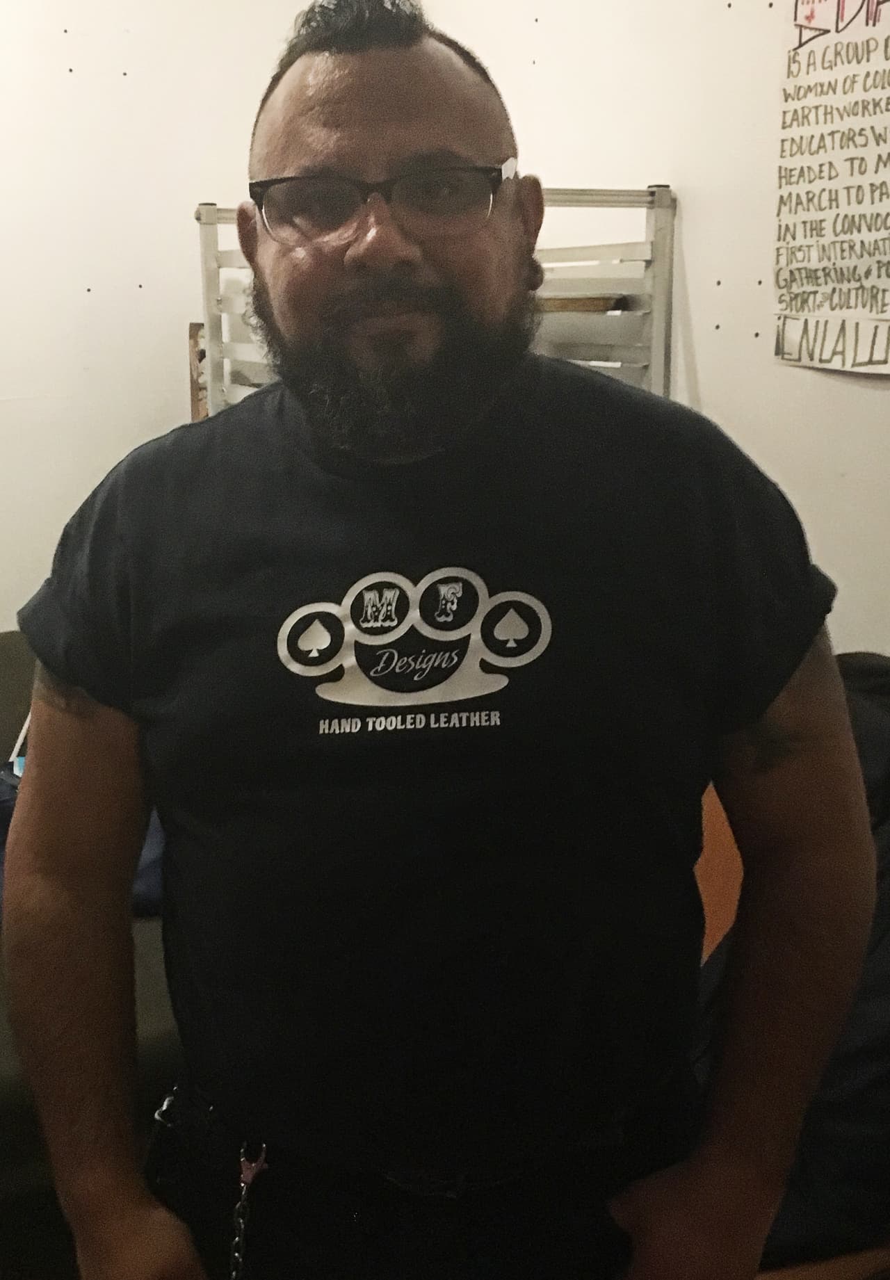 José Frausto es dueño de MF Designs y se especializa en el trabajo de cuero.
<br>