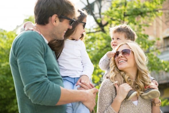 Si hoy no te encuentras a gusto en el lugar donde vives o estás pensando en mudarte, deberías considerar todas las ventajas y desventajas de residir en la ciudad o en los suburbios, para tomar la mejor decisión para toda tu familia. ¡Toma en cuenta estos aspectos! (Por: Liz Sobol)