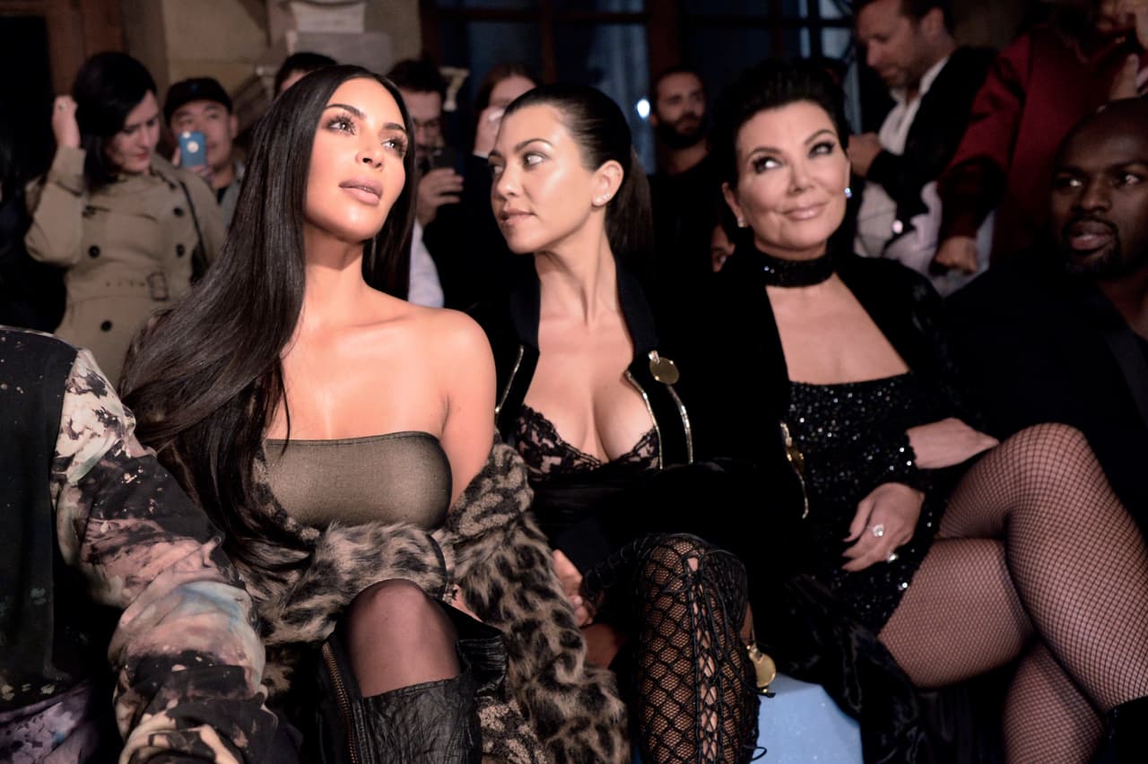 Según TMZ, cuando las Kardashian entregaron los relojes 
<b><a href="https://www.univision.com/famosos/kris-jenner-revela-cual-de-sus-hijas-no-ha-dejado-de-llorar-desde-que-anunciaron-el-termino-del-reality-show-fotos" target="_blank">hubo "muchas más lágrimas</a></b>, emoción y agradecimientos".
<br>