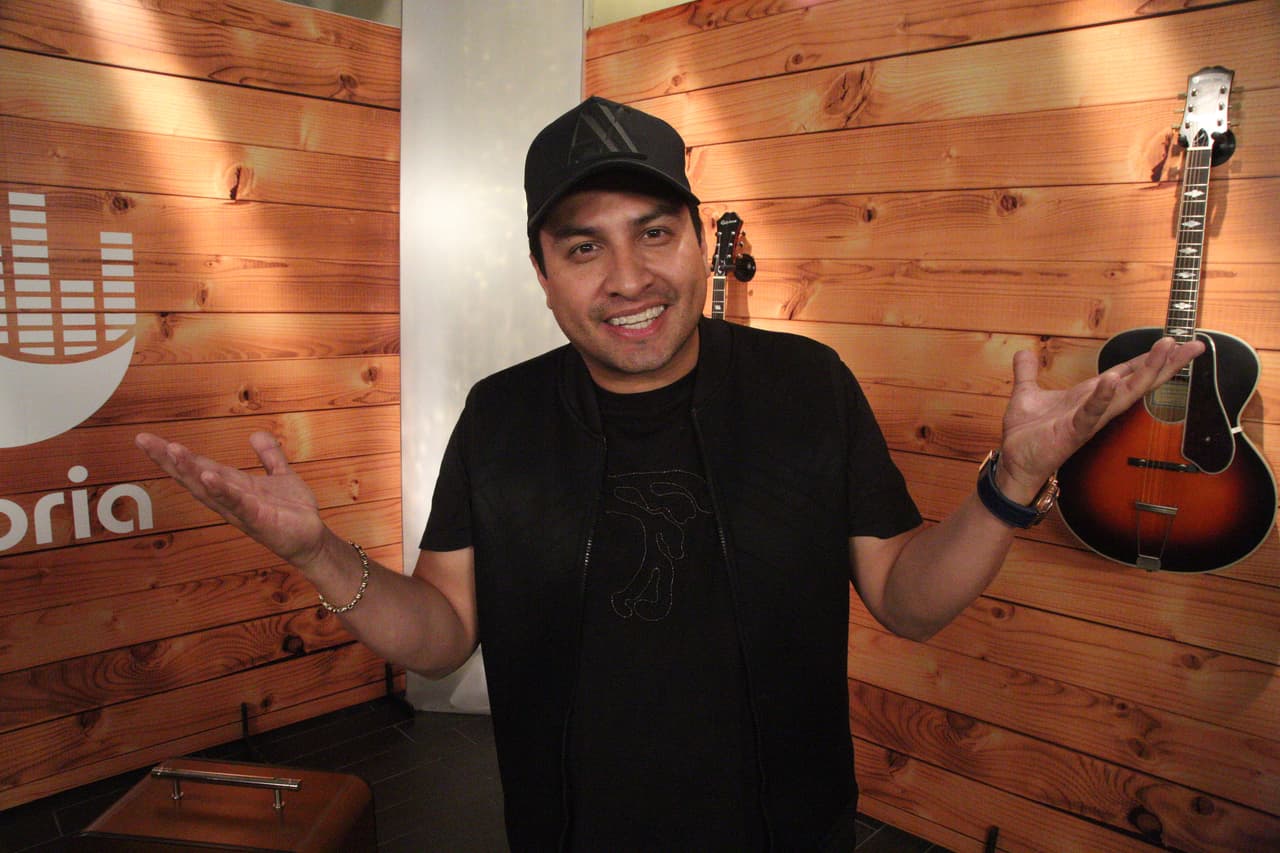 Julión Álvarez es abandonado por su amigo Don Telaraño