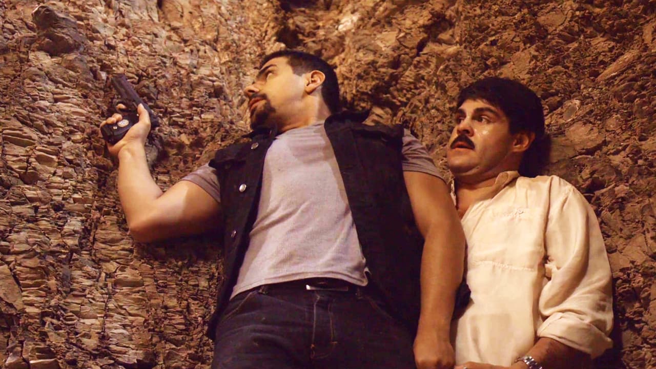 After all the shooting, Guzmán Loera and his gunman managed to lose the enemies in the mountains and hid to wait until nightfall.