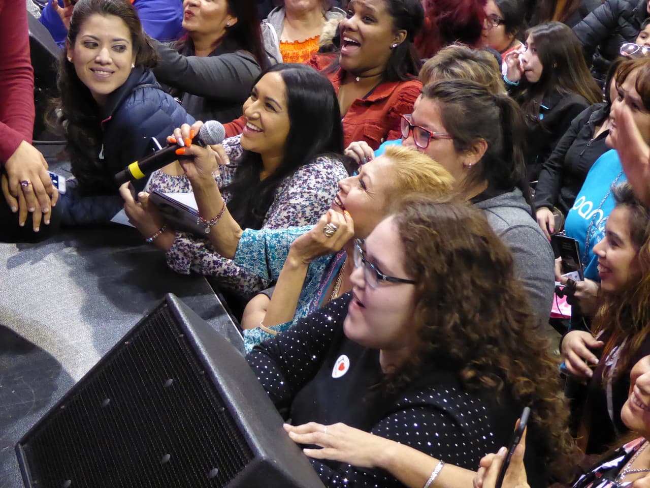 Las fans estaban muy emocionadas de verlo.
<br>