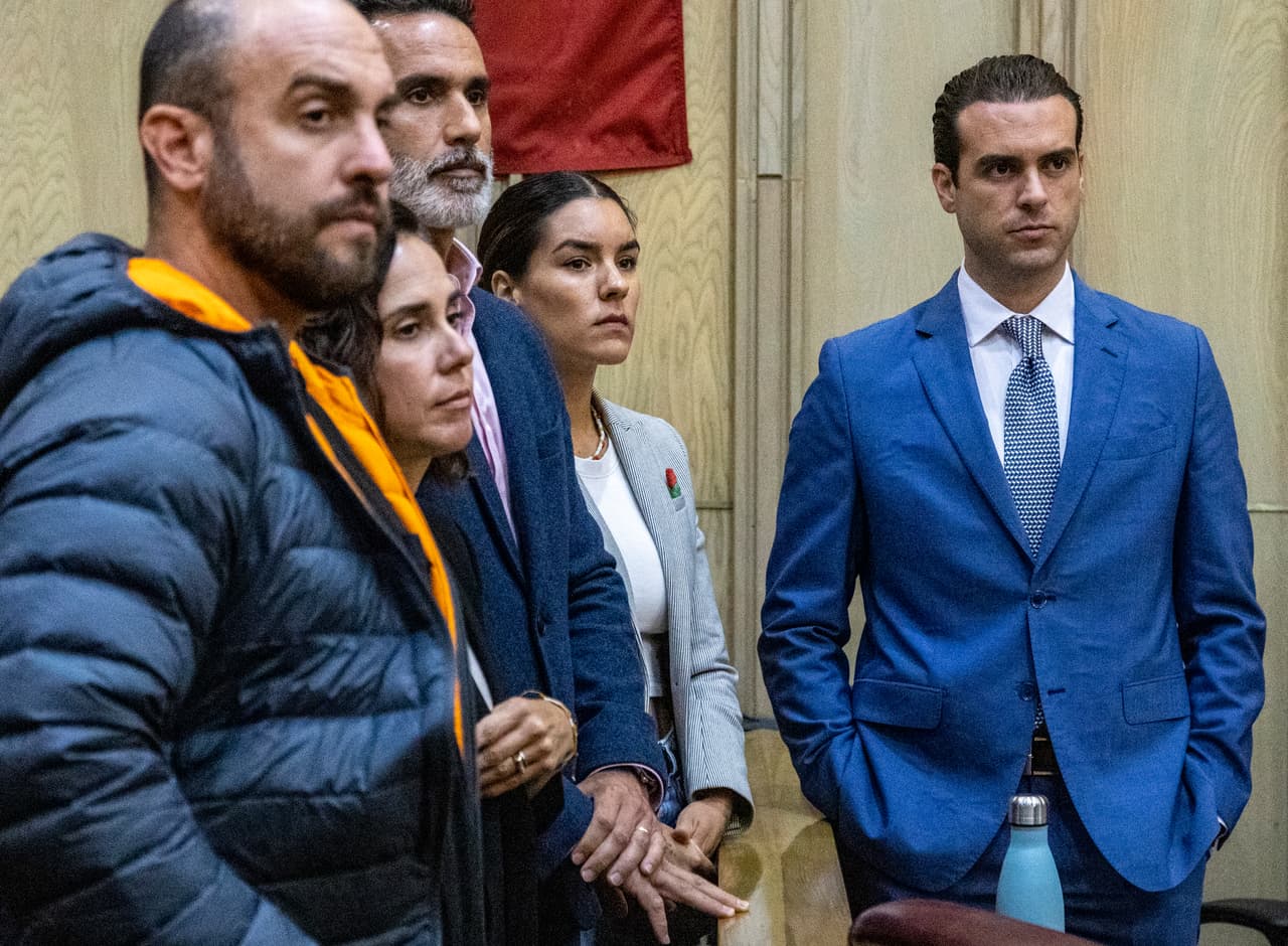 Desde su detención Lyle, quien es esposo de Ana Araujo y padre de dos niños, optó por mantener un perfil bajo. En todo momento ha evitado dar declaraciones sobre su caso y de hecho no testificó en la audiencia del pasado 4 de octubre.