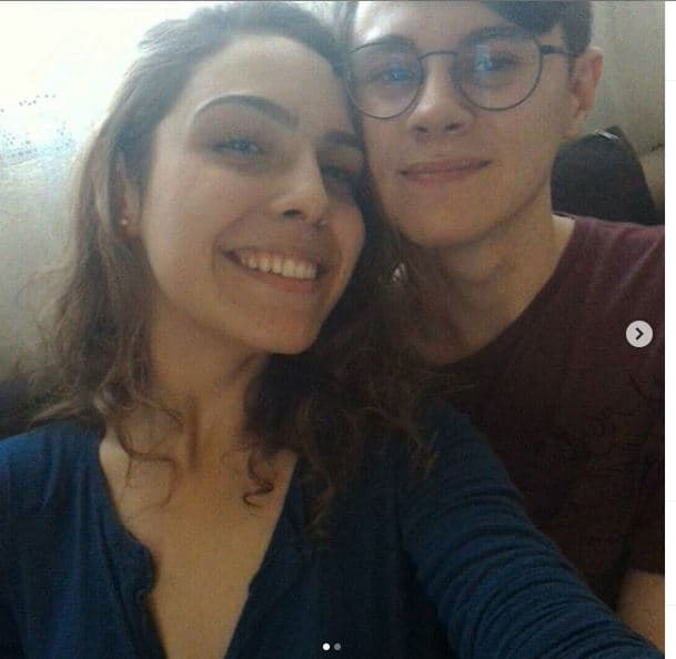 De acuerdo con el abogado de la joven, todo fue muy rápido. Ellos llegaron a la casa para dejar a Isabela. 
<b>El padre discutió con Rafael Miguel </b>y luego
<b> </b>le disparó a los padres del actor.