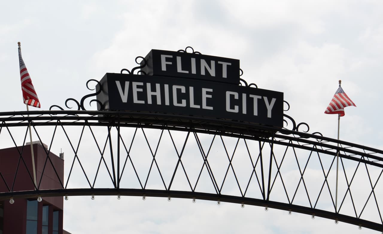 <h3 class="cms-H3-H3">16. Flint, Michigan</h3>
<br>
<br>💵
<b>Tasa de pobreza concentrada: </b>25.6%
<br>
<br>💵
<b>Tasa de pobreza en general: </b>18.0%
<br>
<br>💵
<b> Barrios en extrema pobreza: </b>19 de 132.
<br>
<br>💵
<b> Ingreso promedio por hogar: </b>$34,789 en barrios pobres, $72,556 en el resto.
<br>