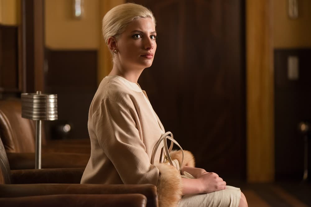 Ella también está capacitada para ser su sucesora.