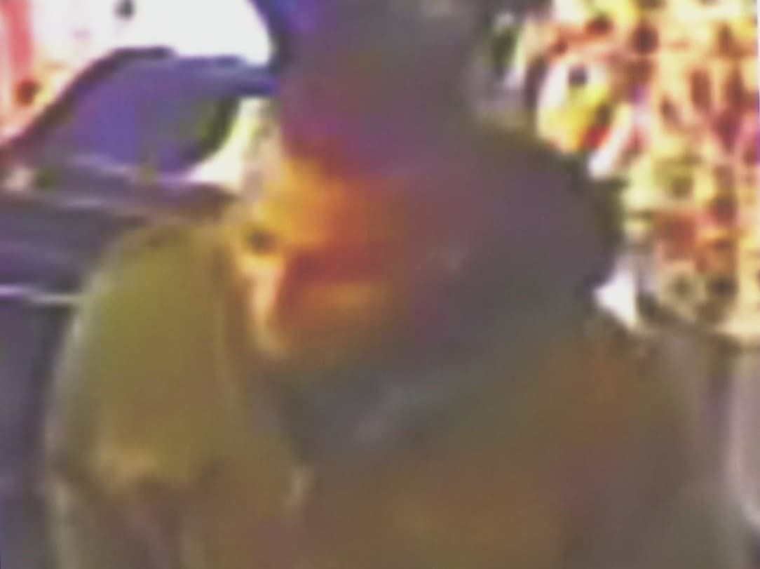 LAPD busca a un hombre, presuntamente llamado Enrique, acusado de agredir a una mujer en Van Nuys.