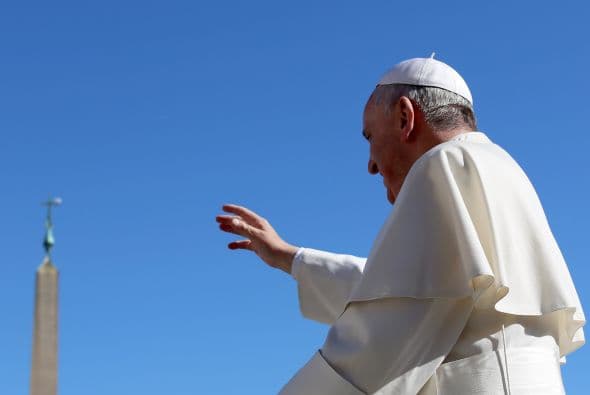 La audiencia concluyó con un momento para la oración, especialmente dedicada a las parejas, y la bendición del papa.