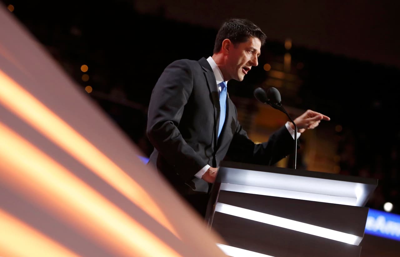 Trump niega ahora su apoyo a Ryan y McCain, pero ¿lo necesitan?