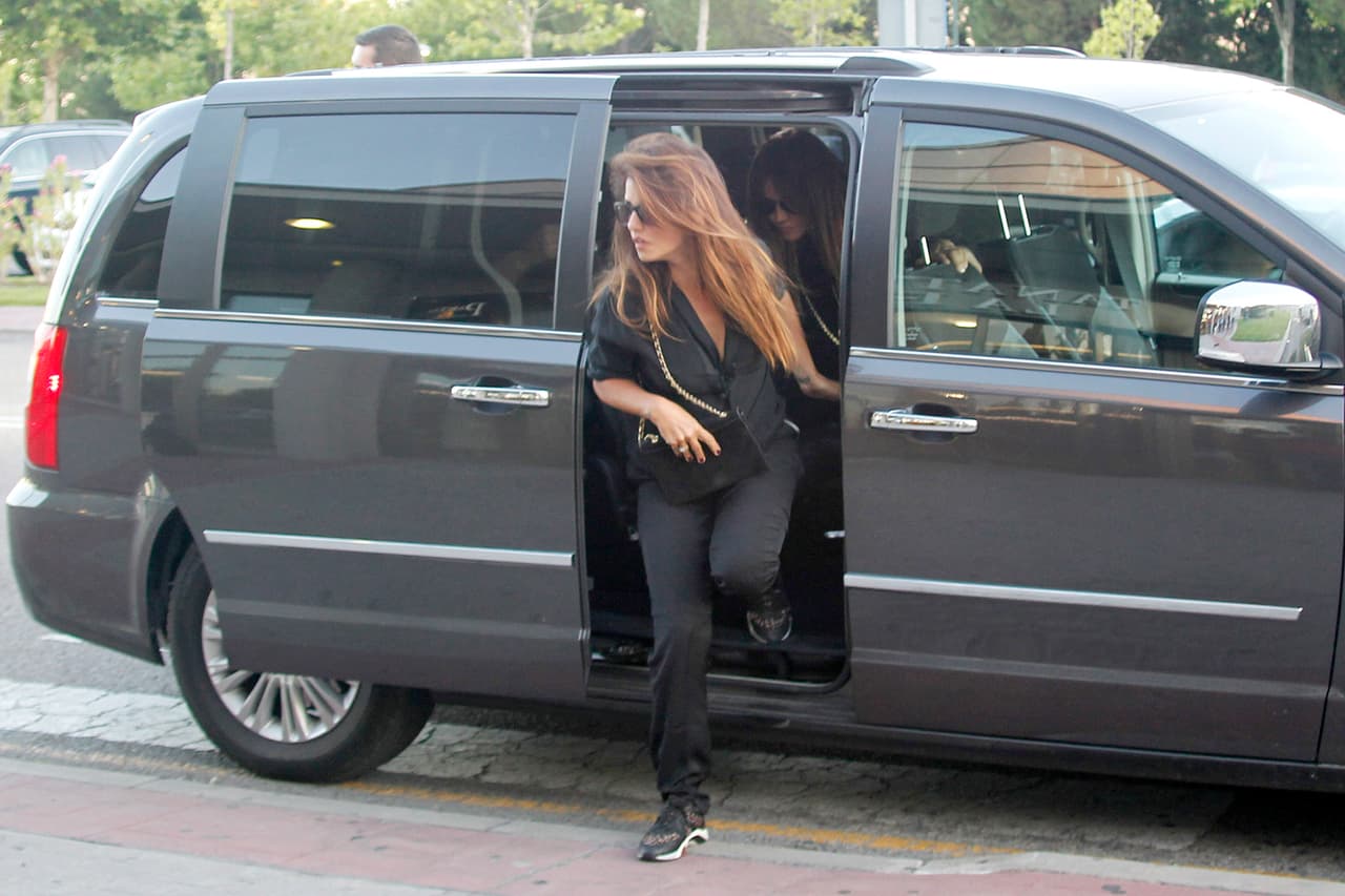 La hermana de Penélope, Mónica Cruz, también los acompañó en este duro momento.