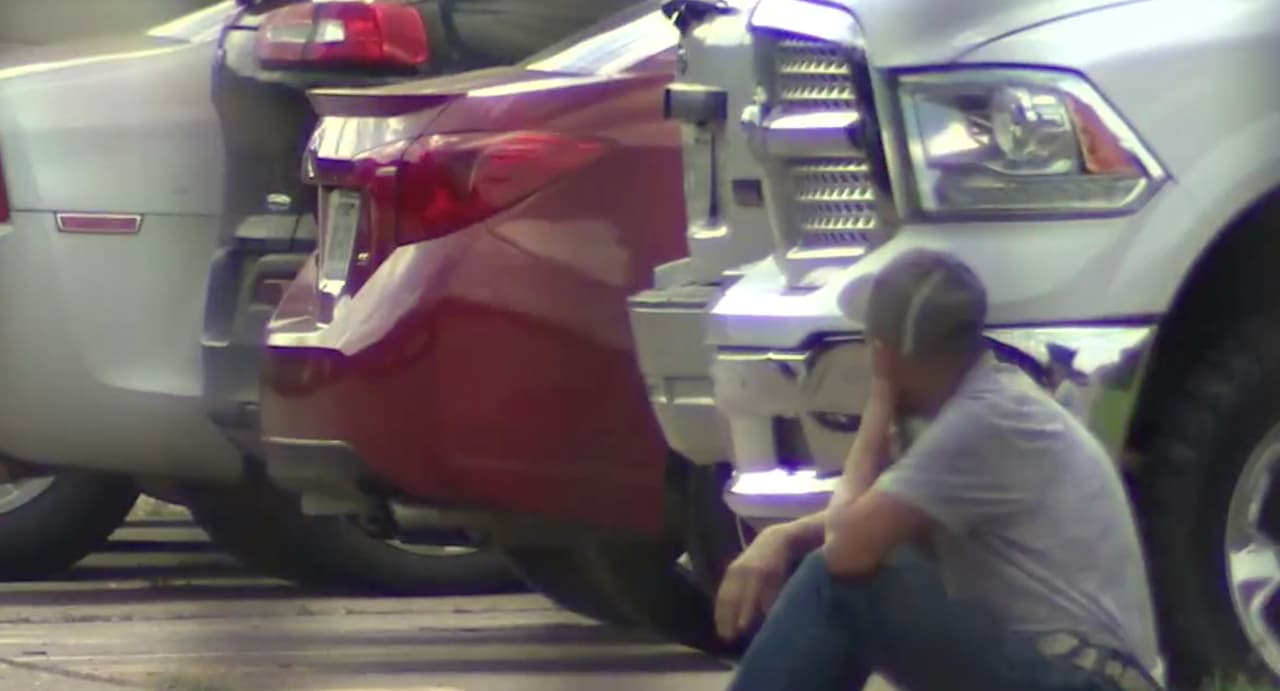 Las personas fueron halladas en un departamento de una sola habitación en la
<a href="https://www.google.com/maps/place/6400+S+Gessner+Rd,+Houston,+TX+77036/@29.7061373,-95.5389861,11z/data=!4m5!3m4!1s0x8640c2dd80f74e8d:0x1a54222b5a2bba8!8m2!3d29.7111274!4d-95.5408529" target="_blank">6400 South Gessner Rd </a>al oeste de Houston.