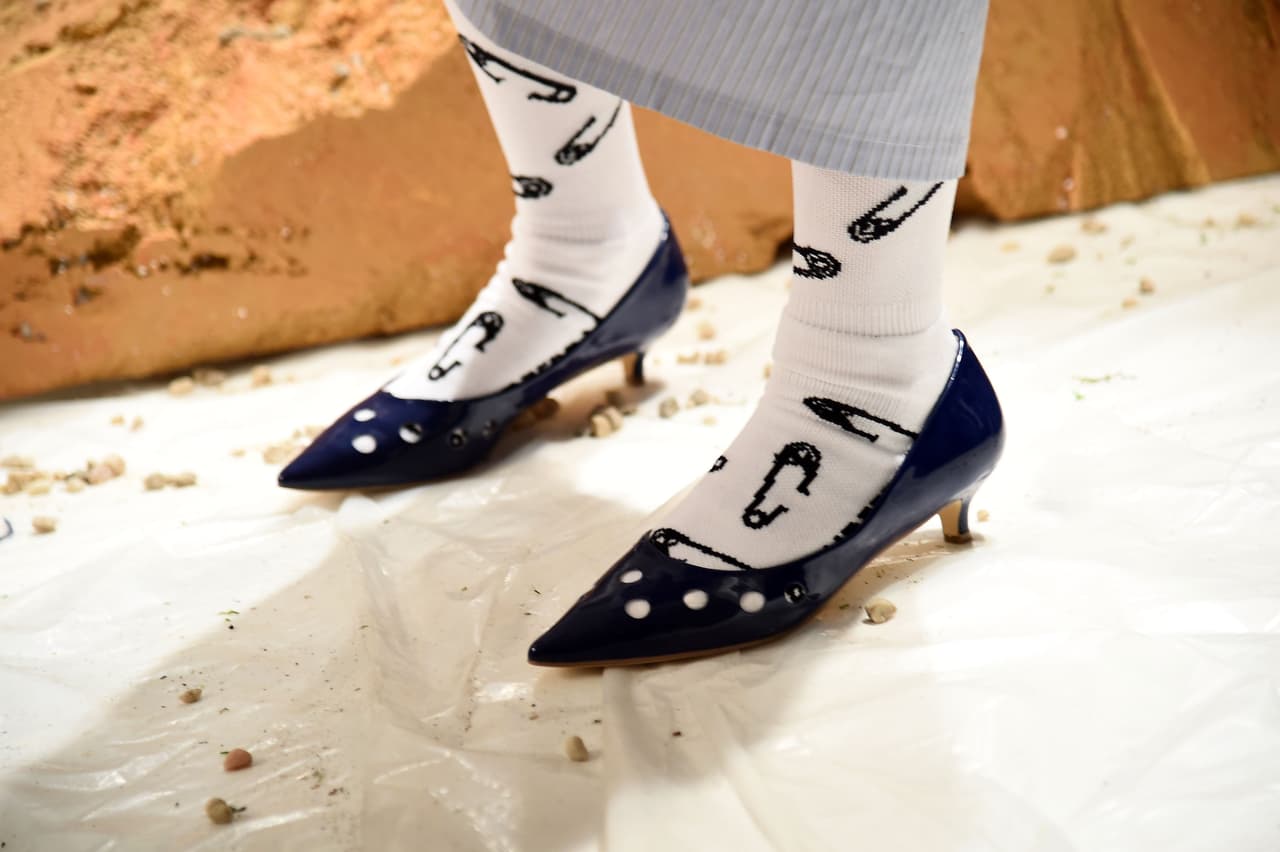 Las más arriesgadas y divertidas pueden ir directo a la tienda de medias de lana y buscar algunas con una textura extraña. Pueden combinar el grabado con el color del zapato.