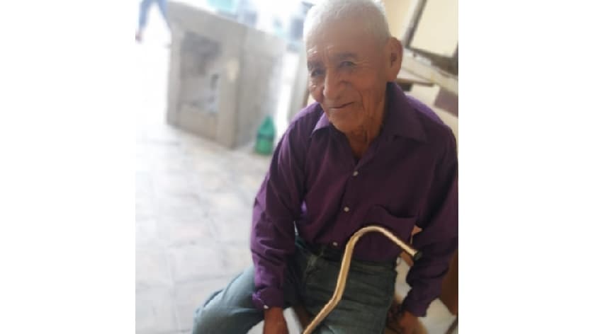 Aunque Don Felipe Reyes Villalobos no padece ninguna enfermedad crónica, sí estaba débil antes de que la familia Delgado lo apoyó el 8 de junio. Desde entonces es clara su mejoría.