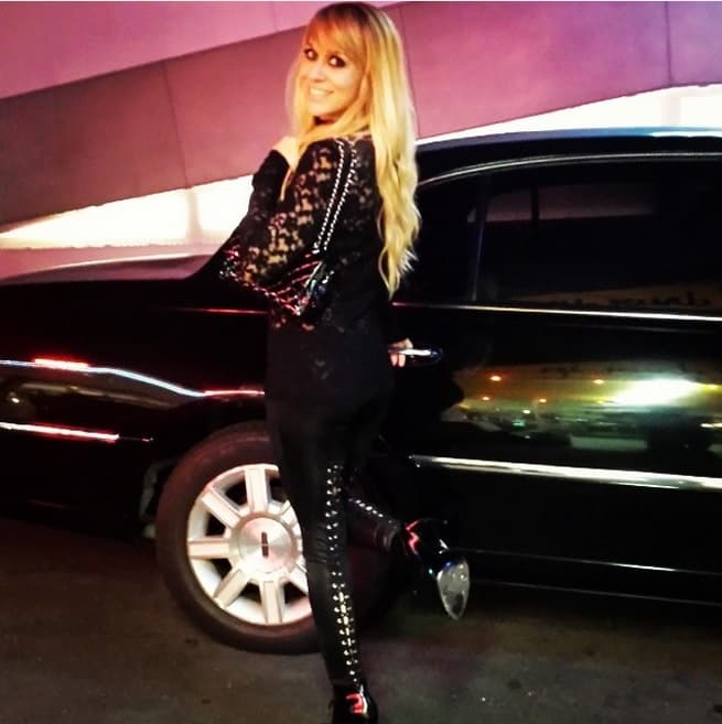 Y es que una de las pasiones que casi nadie sabe de la cantante es que adora con locura los autos.