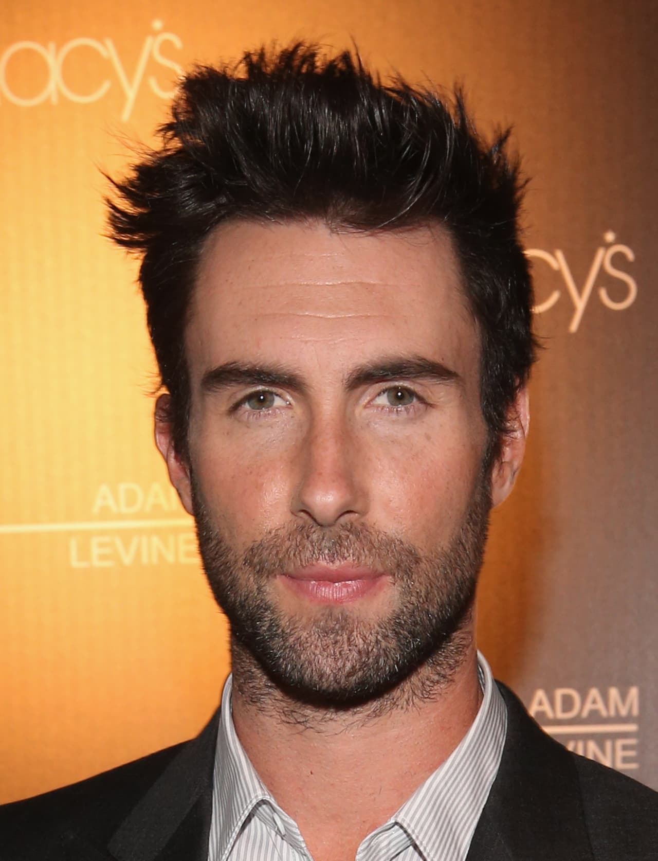 ¿Cómo te gusta más, con el cabello alborotado o rapado?