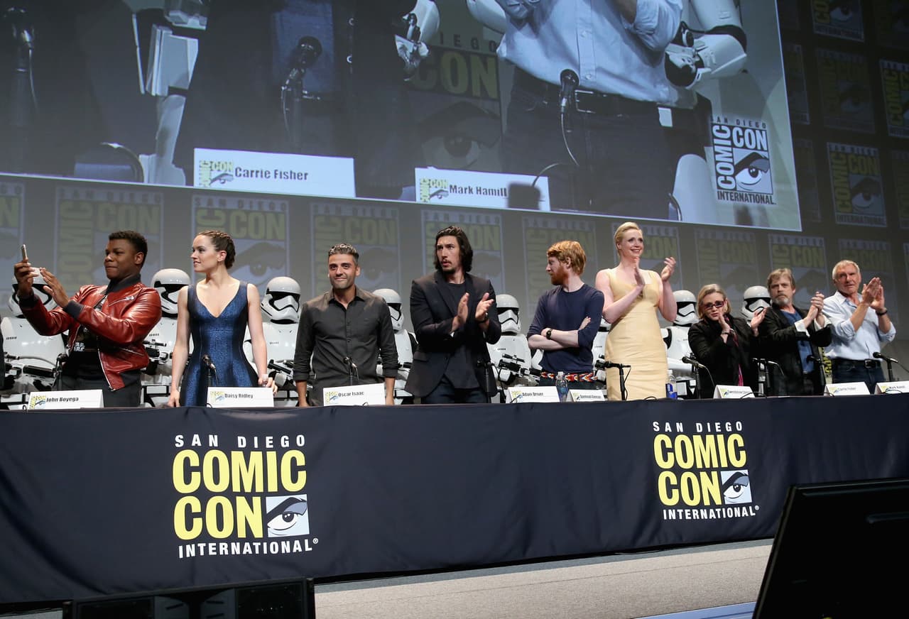 El director, productores y las nueve estrellas protagonizaron una conferencia atendida por más de 7 mil personas.