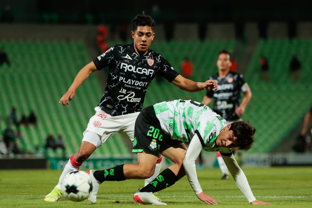 Necaxa se aprovechó de un equipo de Santos que no vive un buen arranque de temporada y los goleó a domicilio.