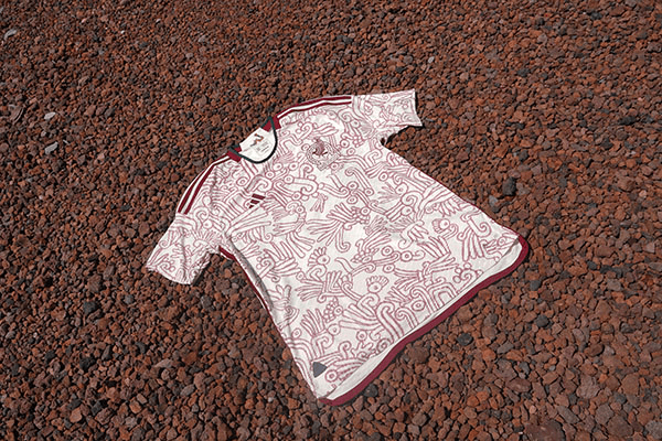 Este diseño que conjunta la tecnología con la historia de México en su cultura con tintes prehispánicos para la playera de visitante de México para el Mundial Qatar 2022 luce espectacular.