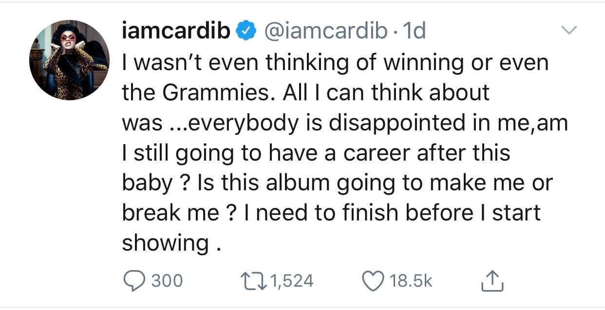 "Ni siquiera estaba pensando en ganar o incluso en los Grammies (sic). Todo lo que podía pensar era... todos están decepcionados de mí,
<b><a href="https://twitter.com/iamcardib/status/1166777639001964544?s=20" target="_blank">¿seguiré teniendo una carrera después de este bebé?</a></b> ¿este álbum me va a lanzar o me va a destruir? Necesito terminarlo, antes de empezar a mostrarlo", agregó en otro mensaje.
<br>