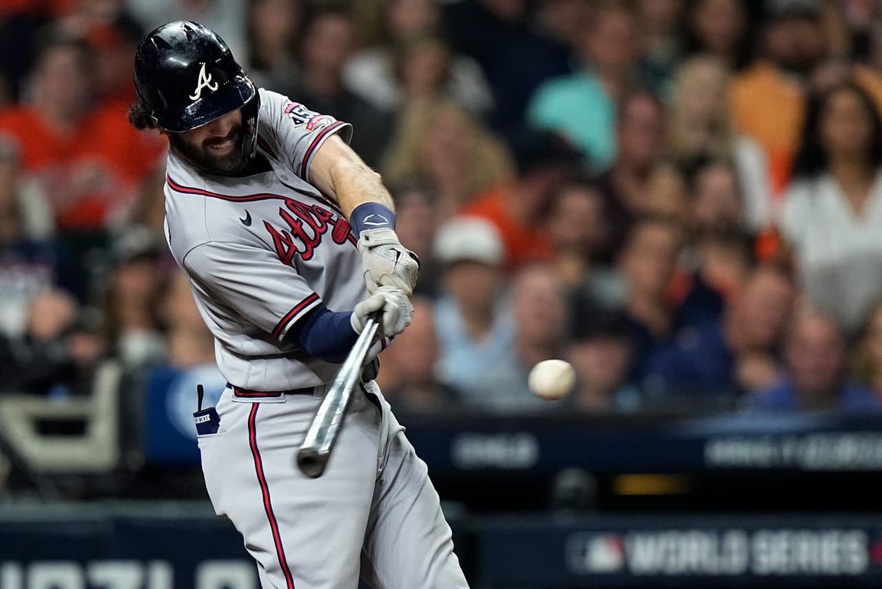 Dansby Swanson bateó un jonrón de dos carreras en el quinto inning del sexto juego de la Serie Mundial.