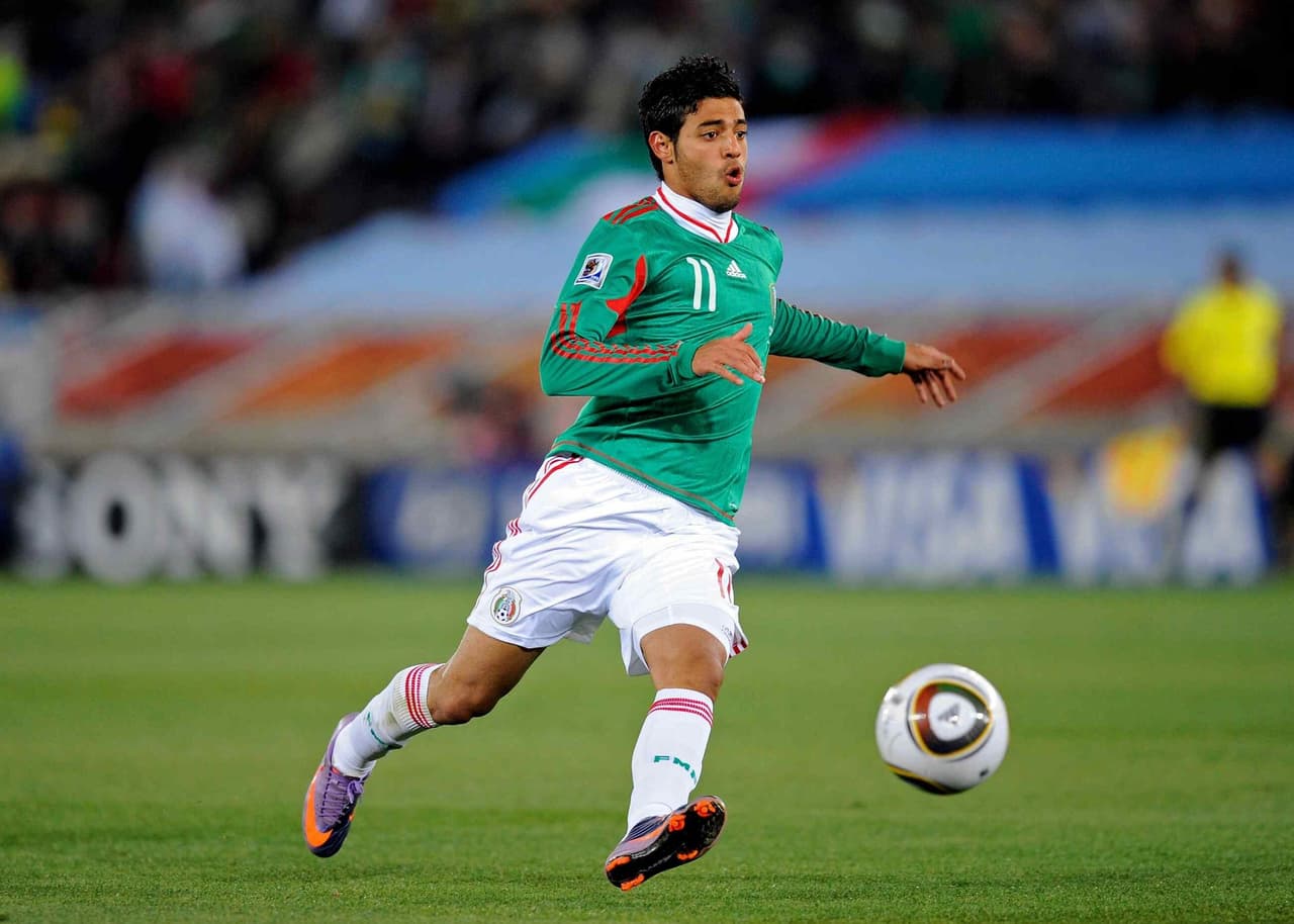 Luego de una destacada actuación en las eliminatorias previas al Mundial de 2010, disputó 100 minutos en el certamen organizado en Sudáfrica.