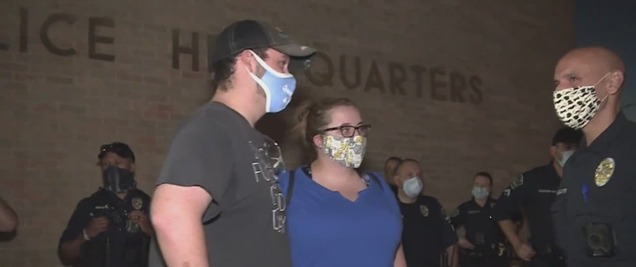 Mike Ramos, de 42 años, 
<a href="https://www.univision.com/local/austin-kakw/elecciones-estados-unidos-2020/por-que-los-manifestantes-en-austin-por-george-floyd-tambien-piden-justicia-para-mike-ramos">murió el viernes 24 de abril</a> cuando un agente de la Policía de Austin le disparó incluso cuando respondió a las órdenes del agente, salió del vehículo como le habían indicado y elevó sus manos para demostrar que no iba armado.