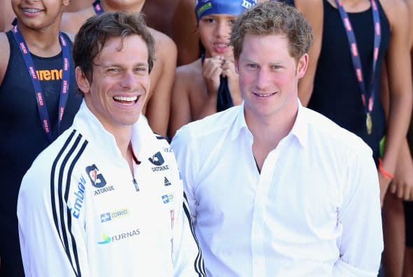 El príncipe Harry junto al naador olímpico Cesar Cielo.