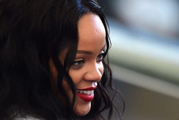 De noviembre de 2010 a agosto de 2011, Rihanna se cambió el color del cabello en 13 ocasiones, tiempo en el que gastó unos 23 mil dólares a la semana.