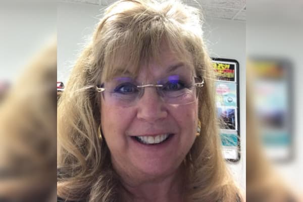 Mary Louise Gayle, de Virginia Beach, trabajó durante 24 años con la ciudad. Era agente encargada de supervisar los derechos de propiedad en el departamento de obras públicas.