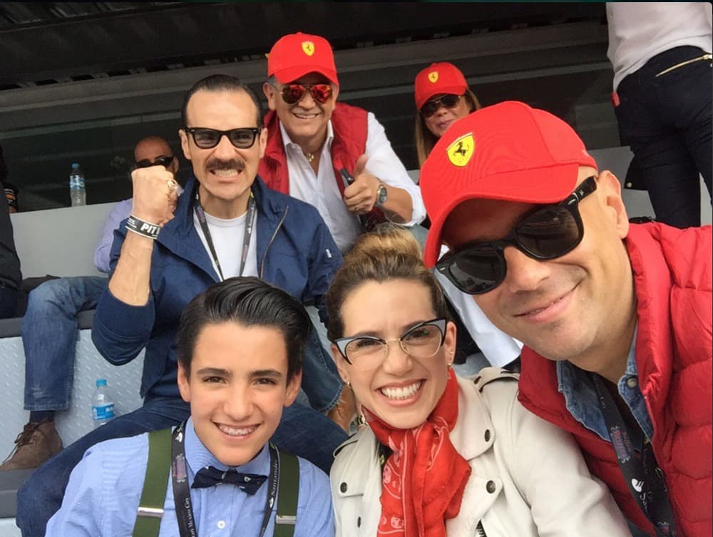 Aquí podemos ver a Jorge y su hijo 
<b>Sebastián</b>, el hijo menor, acompañados de Javier Poza.