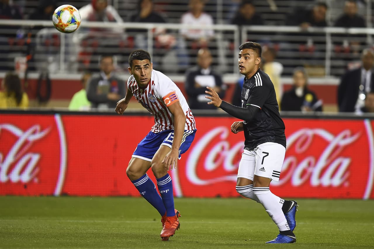 Pero las cosas empezaron a complicarse para el equipo dirigido por el argentino Gerardo Martino. Pues los guaraníes, en inferioridad num´erica, se acercaron a los 84 minutos por conducto de Derlis González para apretar el juego 3-2.