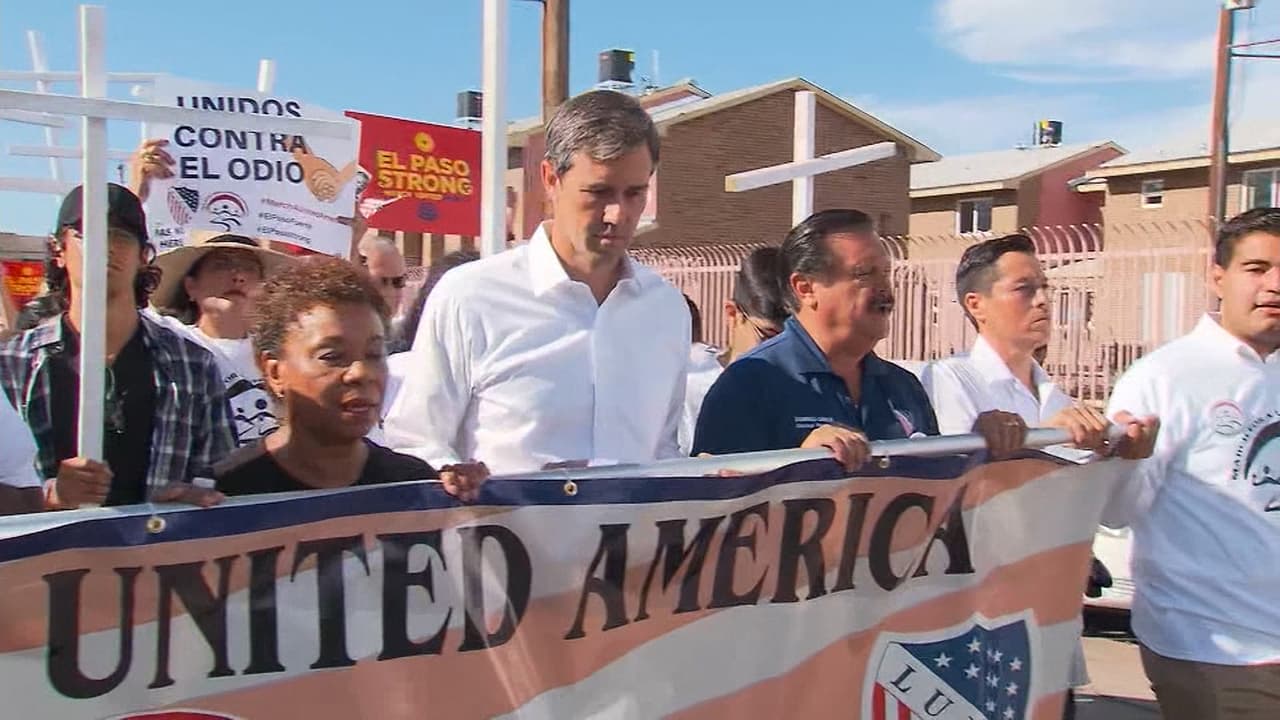 Una marcha contra el racismo y el odio recorre El Paso a una semana de la masacre en Walmart  