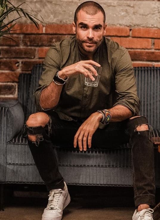 El mexicano ha participado en diversas producciones exitosas como en la nueva versión de Cuna de Lobos, la serie 'De Brutas Nada', entre otras.