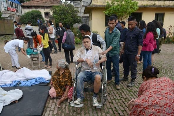 Decenas de personas están recibiendo atención sanitaria en las calles de la capital.