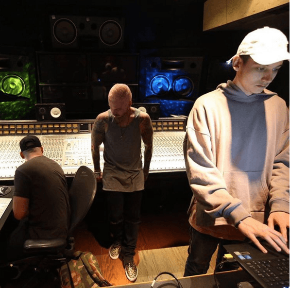 Desde hace semanas ha estado concentrado en lo que será su próximo material discográfico.