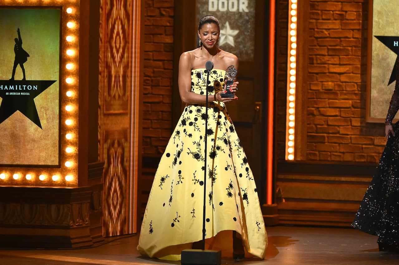 Renee Elise Goldsberry recibió el premio a mejor performance en un musical.