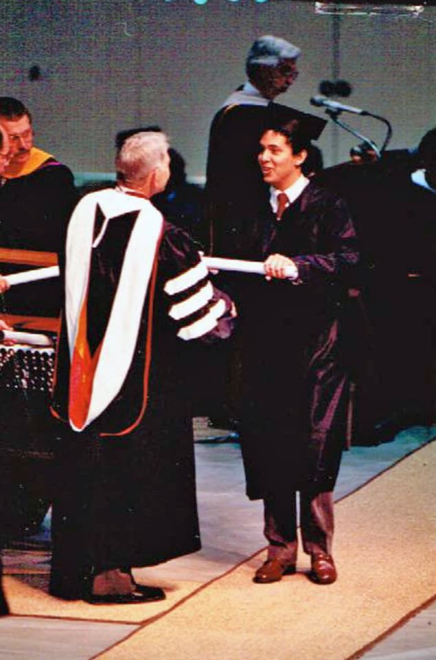 Tras titularse como ingeniero recibió la oportunidad de participar en un programa para los profesionales representantes de las minorías en Estados Unidos y obtuvo la oportunidad de entrevistar para una posición en la NASA.