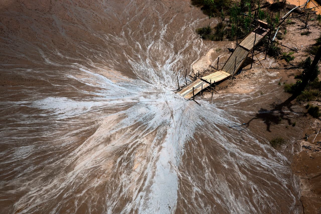 Madre de Dios es un departamento de Perú que se ubica en parte sudeste. Aquí la vista aérea en donde se ve uno de los depósitos.