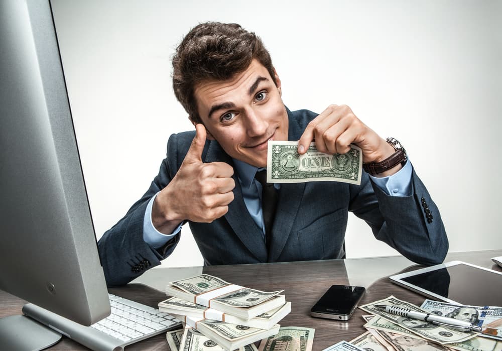 Habrá de todo, el dinero entra y sale con mucho movimiento. Se presentará la posibilidad de reducir tus deudas, salir de problemas económicos pendientes y resolver situaciones que antes parecían no tener solución.