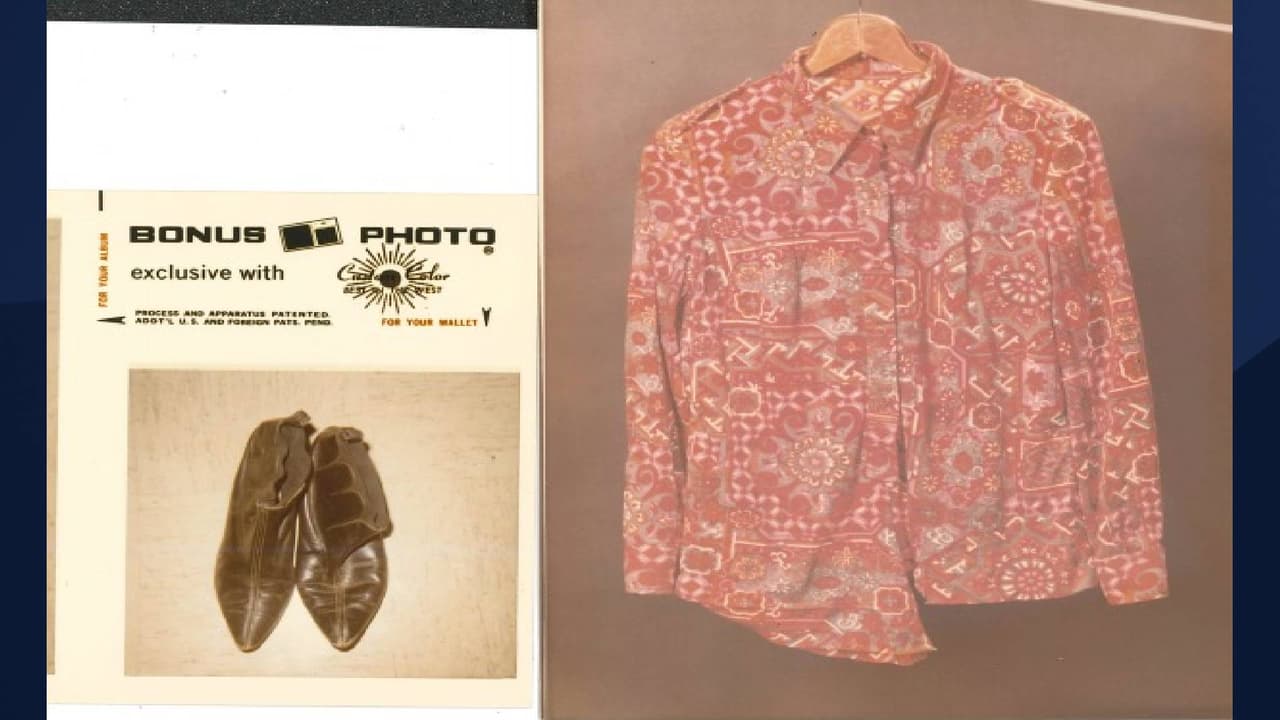 <a href="https://www.facebook.com/MohaveCountySheriffsOffice/posts/172510065070592" target="_blank">La Oficina del Sheriff del condado de Mohave</a> publicó fotos de la ropa que llevaba la víctima cuando 
<b>fue encontrada el 23 de enero de 1971.</b> Iba vestida con una blusa de manga larga multicolor de talla 14, un suéter tipo 
<i>cárdigan</i> negro de manga larga y pantalones elásticos de color 
<i>naranja quemado</i> talla 12, y no llevaba ningún tipo de joyería, según las autoridades de Mohave.