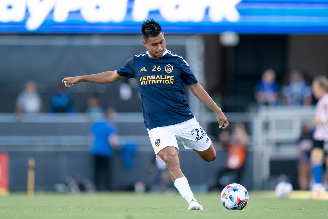 Efraín Álvarez es "100% nuestro", dice el seleccionador de México