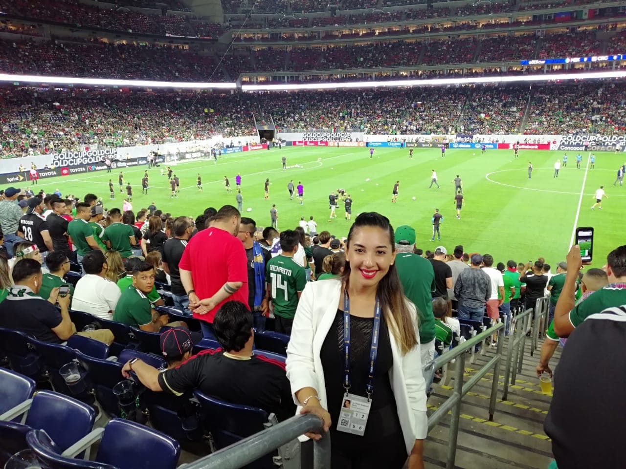 Durante cuartos de final, 
<b>Houston</b> recibió a la locutora de 
<b>Univision Deportes Radio </b>con los brazos abiertos y desde el 
<b>NRG Stadium</b> disfrutó del cardíaco partido entre 
<b>México</b> y 
<b>Costa Rica</b>.