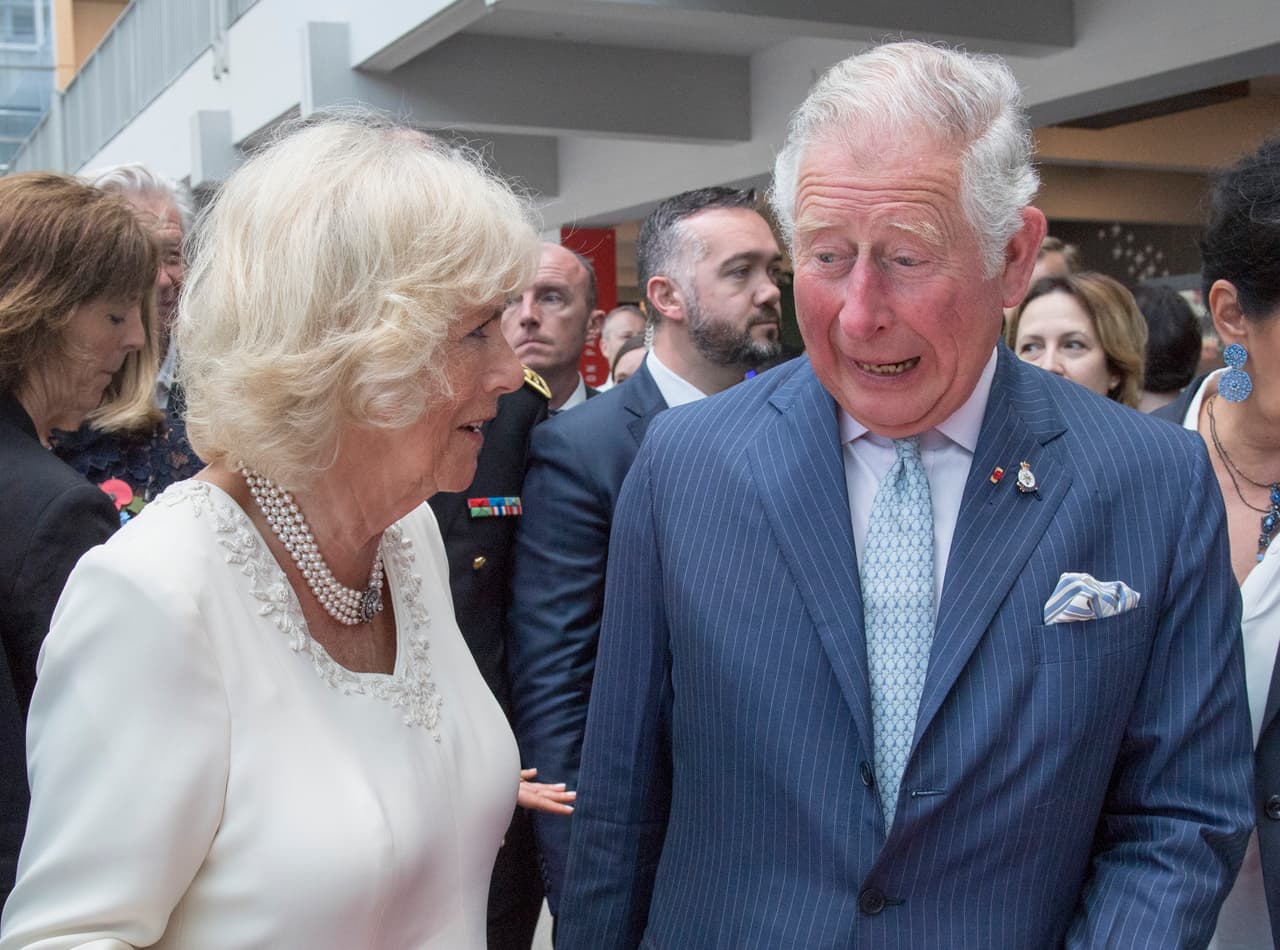 El príncipe Carlos la pasó de maravillas en Francia durante el viaje oficial. No muy lejos, su hijo menor y su prometida continuaban con los preparativos de la boda real.