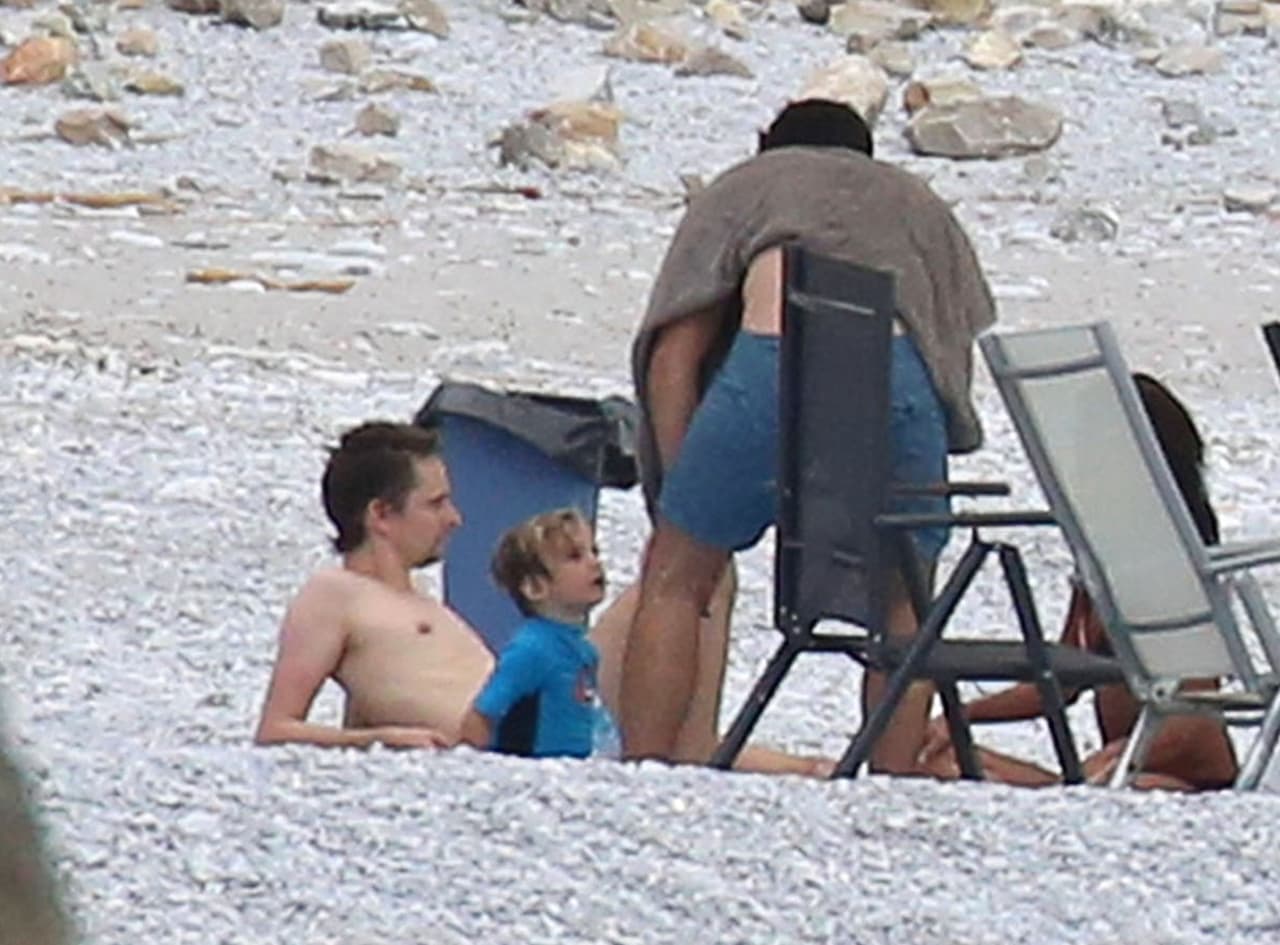 Disfrutó del mar en compañía de su ex marido Matt Belamy y su familia.