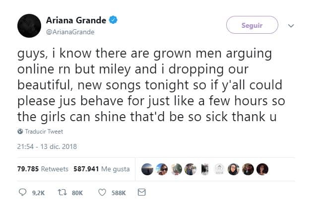 “Chicos, sé que justo ahora hay hombres crecidos discutiendo en internet, pero Miley y yo estamos lanzando nuestras hermosas canciones esta noche, así que les pido que dejen un poco el tema para que nosotras, las chicas, podamos brillar. Eso sería estupendo. Gracias”, escribió Ariana Grande.
<br>