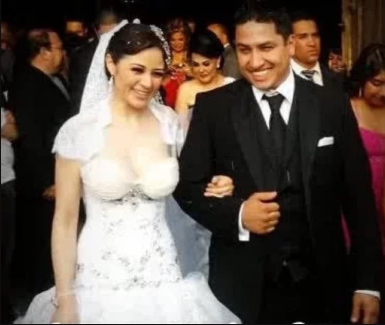 Nathaly Fernández conoció en una fiesta a Julio Cesar Álvarez Montelogo, de la misma forma en que conociera a Valentín Elizalde. Comenzaron a salir mientras ella aún sufría por la muerte de 'El Gallo de Oro'. Se casaron en 2011, cuando Julión cumplía 28 años.