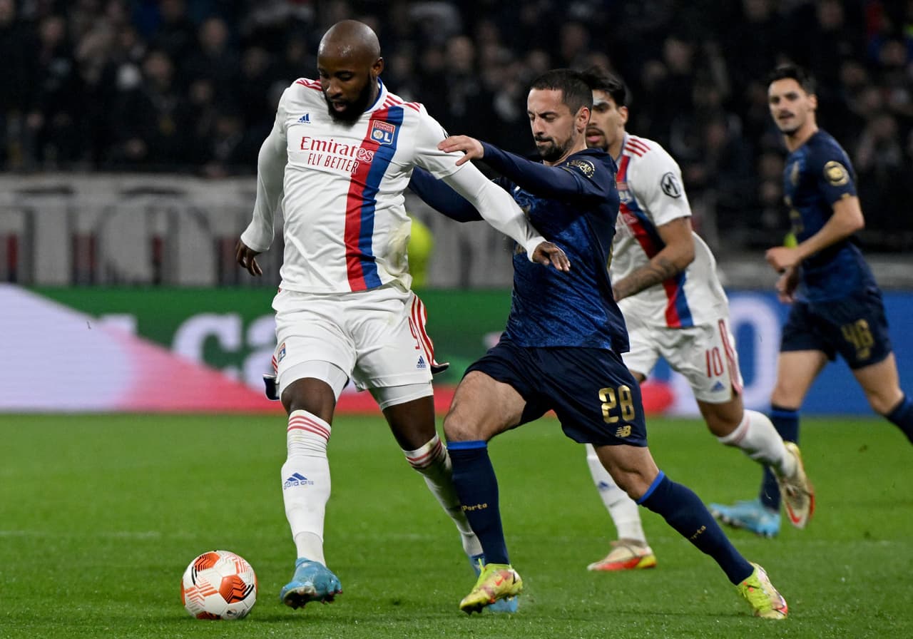 Lyon superó en el global (2-1) al Porto tras empatar 1-1 en la vuelta de los Octavos de Final.