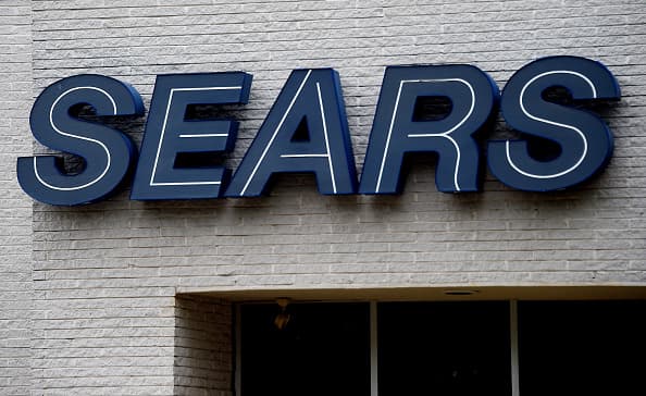 Sears era una de las tres tiendas ancla de Rolling Oaks Mall cuando el destino de compras del extremo noreste abrió en 1988.