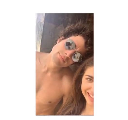 Tal fue el caso de un video que Renaud compartió 
<b><a href="https://www.instagram.com/michellerenaud/" target="_blank">en su perfil de Instagram,</a></b> en el que aparece en compañía del galán, y junto al cual la actriz escribió: "Me gustas mucho, pero 
<b>cuando más me gustas</b> es cuando estás a mi lado".